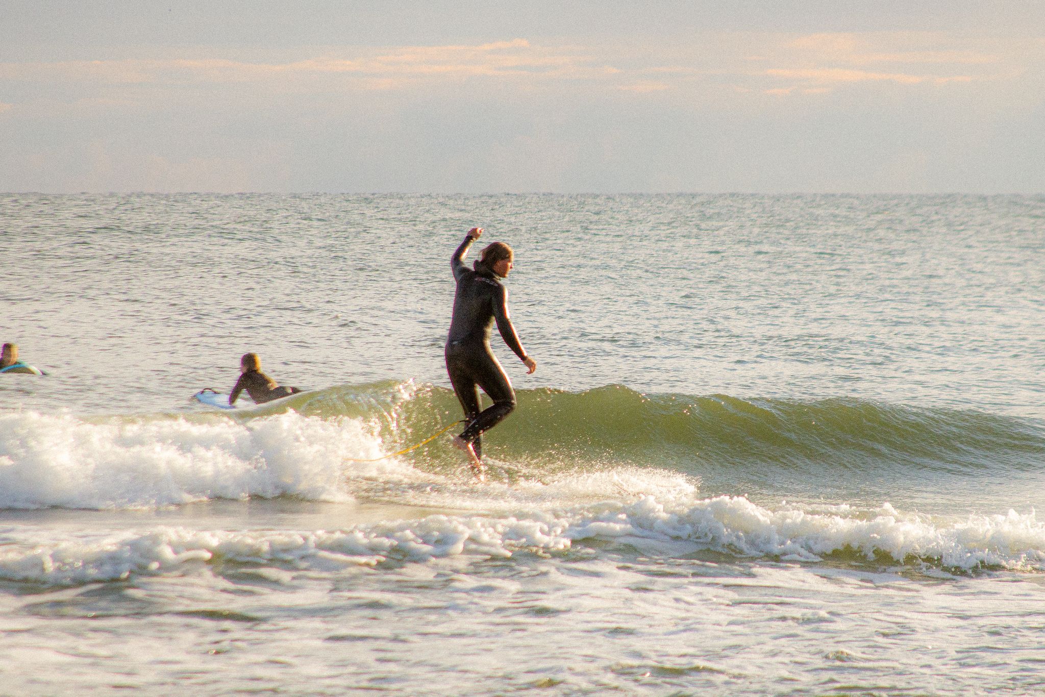 Filip Szulikowski surfing